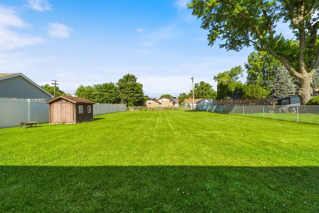 8116 LEAMINGTON Street, Burbank, IL 60459