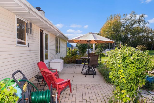 25855 Fox Tail Trail, South Bend, IN 46628