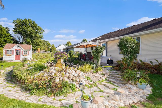 25855 Fox Tail Trail, South Bend, IN 46628