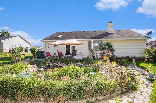 25855 Fox Tail Trail, South Bend, IN 46628
