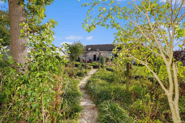 25855 Fox Tail Trail, South Bend, IN 46628
