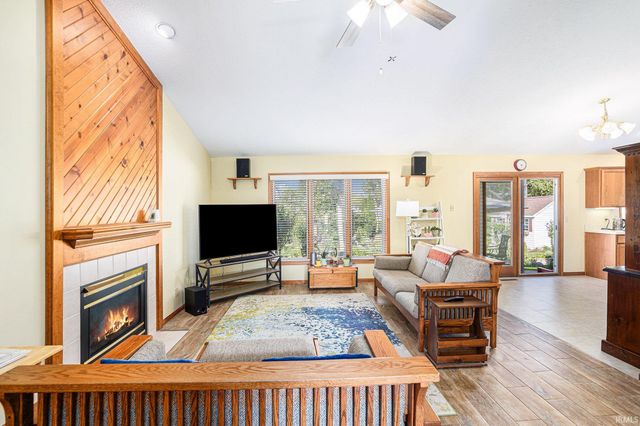 25855 Fox Tail Trail, South Bend, IN 46628