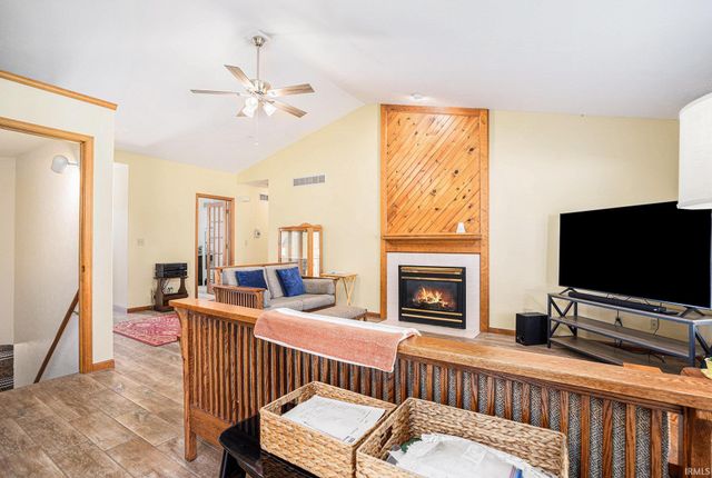 25855 Fox Tail Trail, South Bend, IN 46628