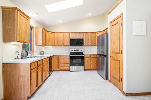 25855 Fox Tail Trail, South Bend, IN 46628