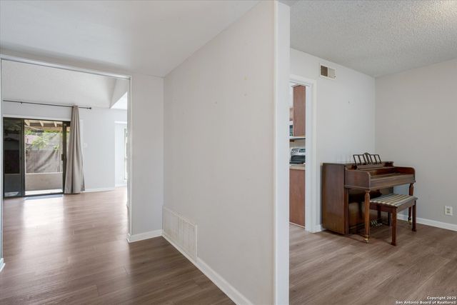 7107 Stirrup Cir, San Antonio, TX 78240