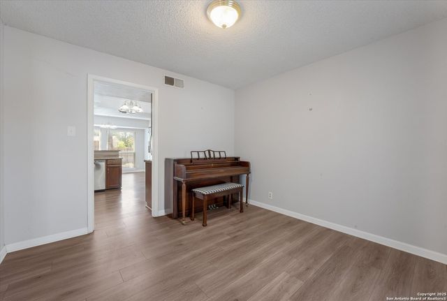 7107 Stirrup Cir, San Antonio, TX 78240