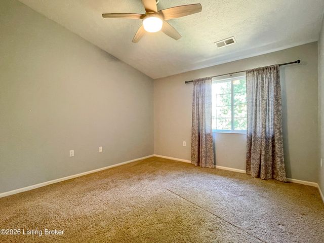 5305 Pacer Ln 204, Louisville, KY 40241