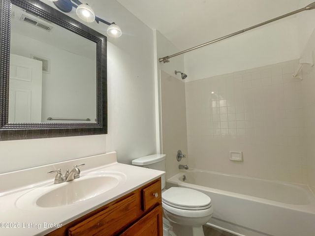 5305 Pacer Ln 204, Louisville, KY 40241
