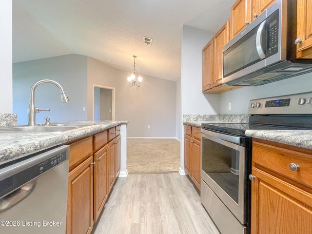 5305 Pacer Ln 204, Louisville, KY 40241