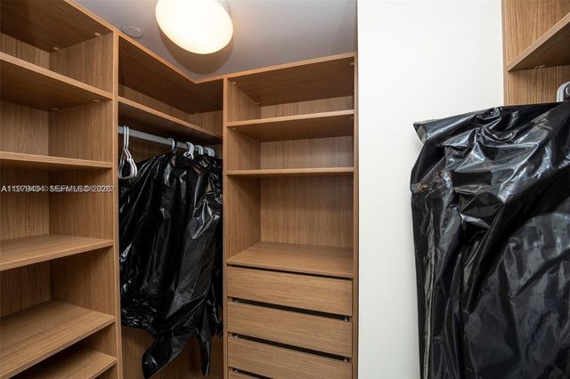 1331 Brickell Bay Dr 903, Miami, FL 33131