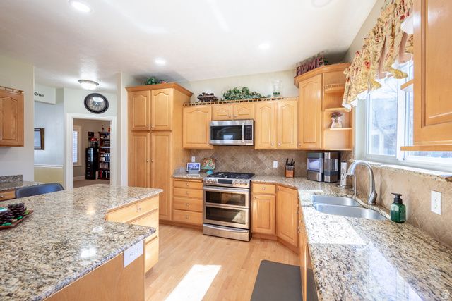 5843 W AVONMORE CIR, Highland, UT 84003