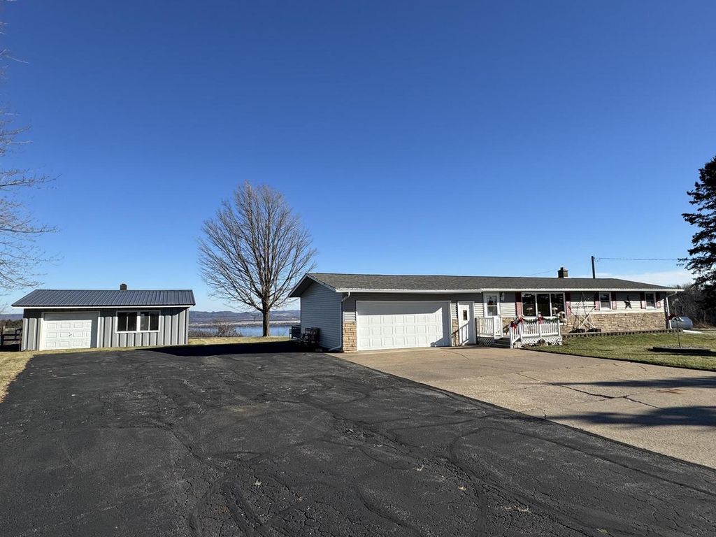 32158 County RD 1, La Crescent, MN 55947