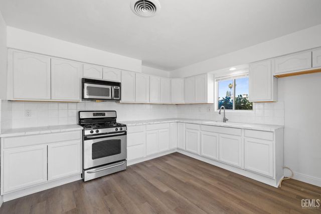 3609 Cardinal Avenue, Bakersfield, CA 93306