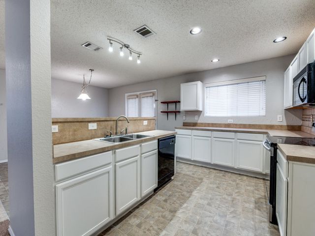 632 Condor Trail, Saginaw, TX 76131
