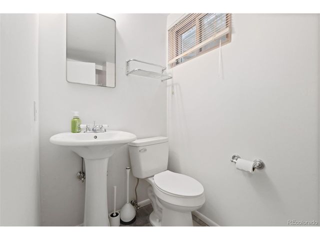 951 S Taft St, Lakewood, CO 80228