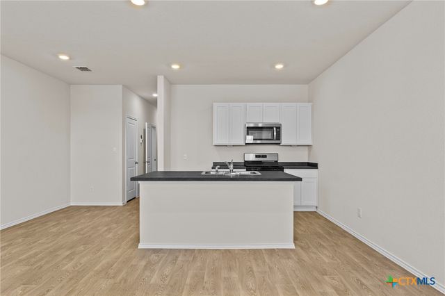 132 Kendall Lane, Uhland, TX 78656