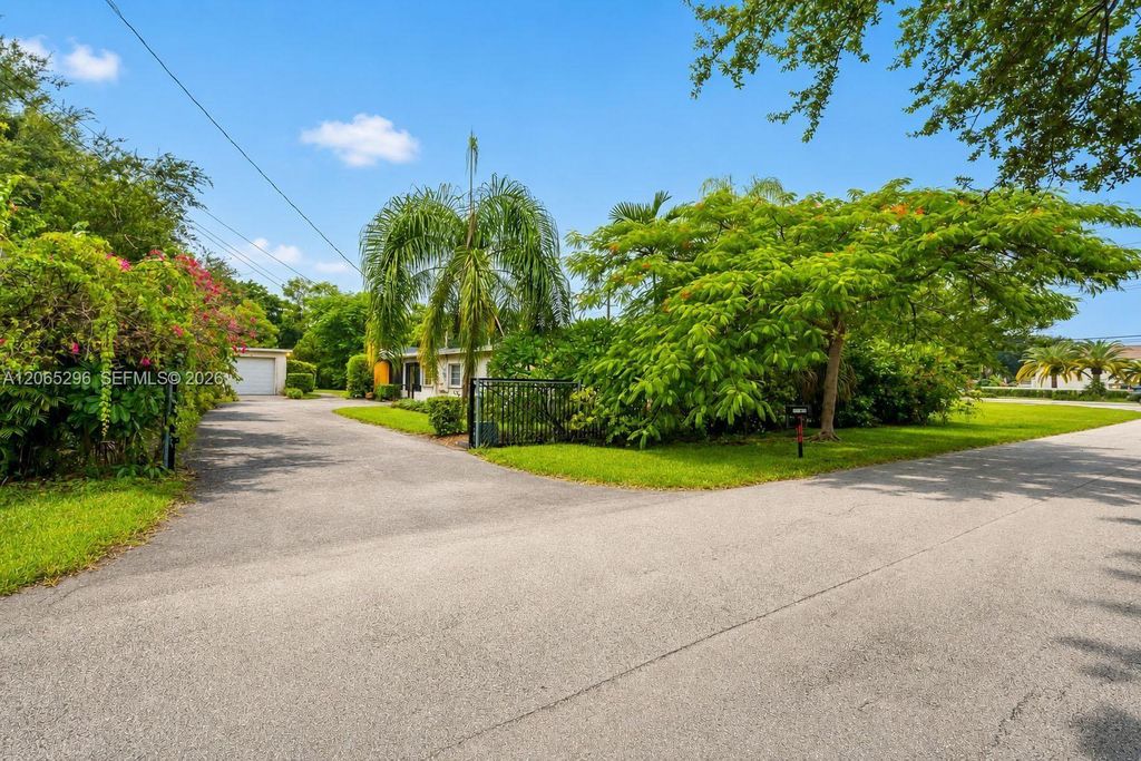 11624 SW 93rd Street, Miami, FL 33176