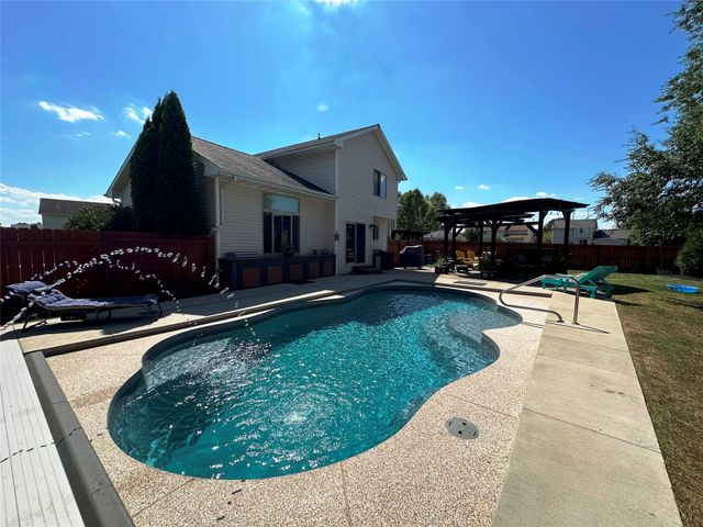 6128 NW 50th Street, Johnston, IA 50131