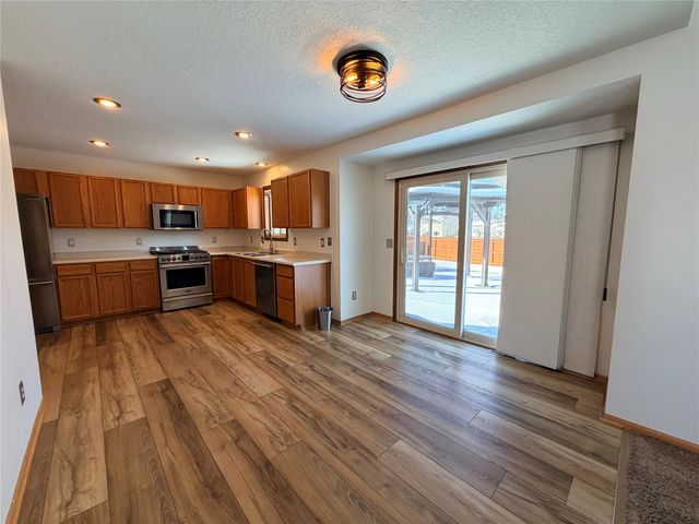 6128 NW 50th Street, Johnston, IA 50131