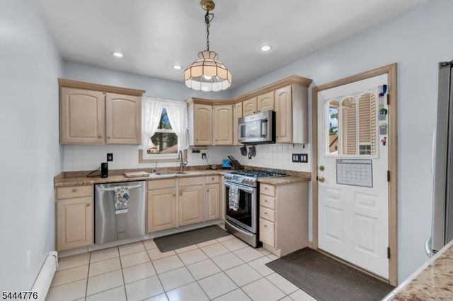 180 E Clay, Roselle Park Boro, NJ 07204