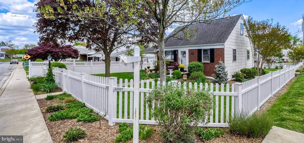 Image 3 of property listing at 5711 REDMOND ST, Baltimore, MD 21225