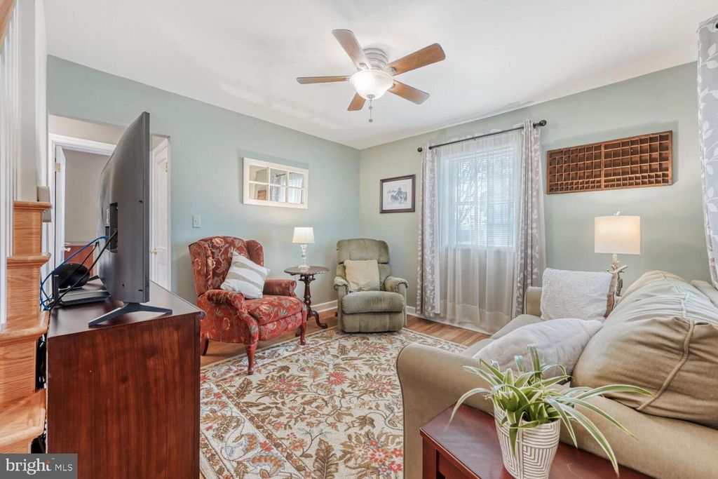 Image 5 of property listing at 5711 REDMOND ST, Baltimore, MD 21225