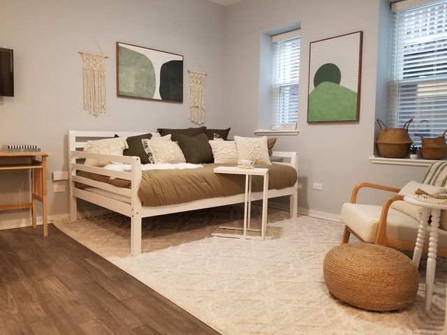 5240 N Winthrop Avenue 413, Chicago, IL 60640