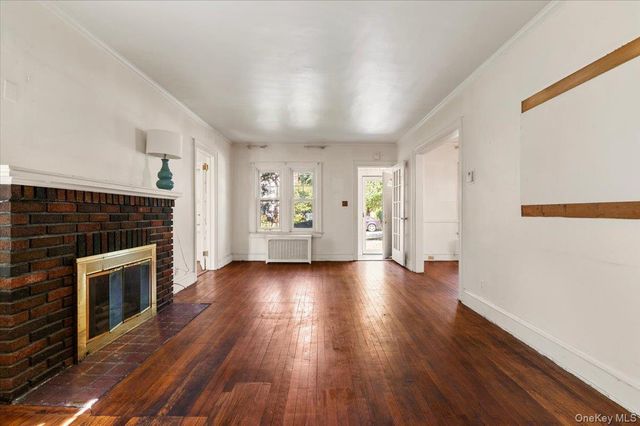 33 Lawrence Avenue, Malverne, NY 11565