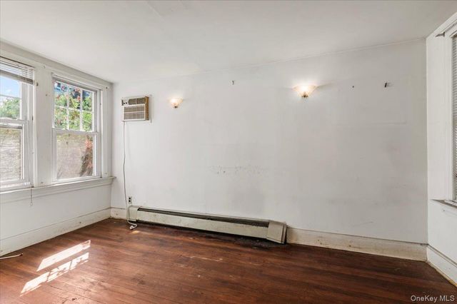 33 Lawrence Avenue, Malverne, NY 11565