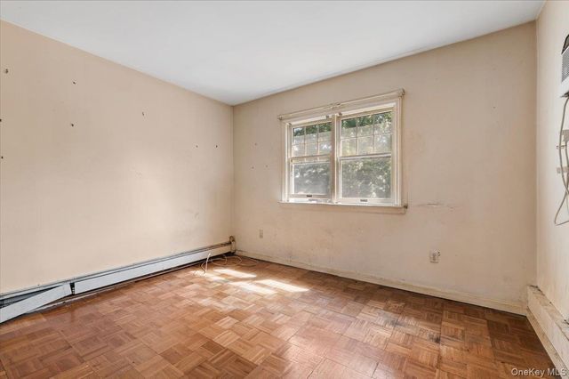 33 Lawrence Avenue, Malverne, NY 11565