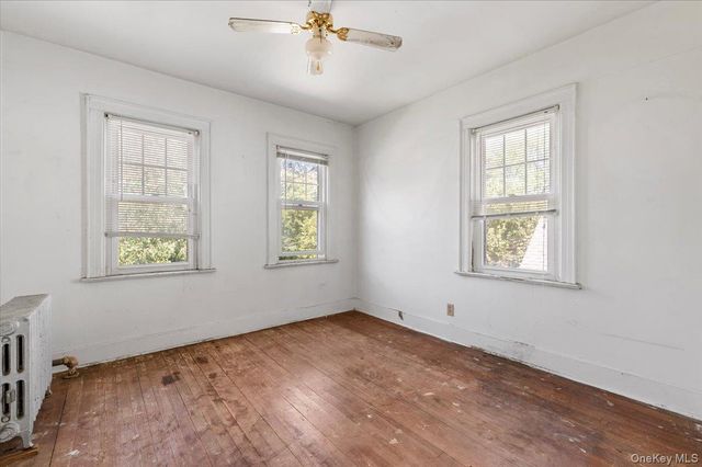 33 Lawrence Avenue, Malverne, NY 11565