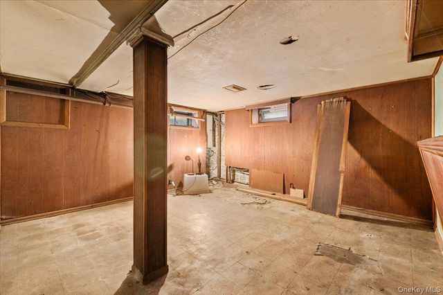 33 Lawrence Avenue, Malverne, NY 11565