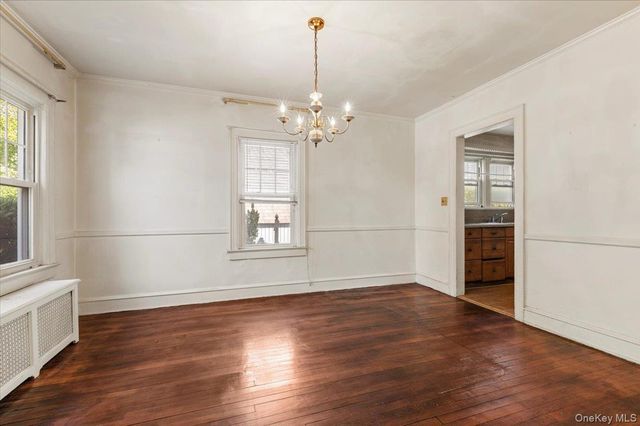 33 Lawrence Avenue, Malverne, NY 11565
