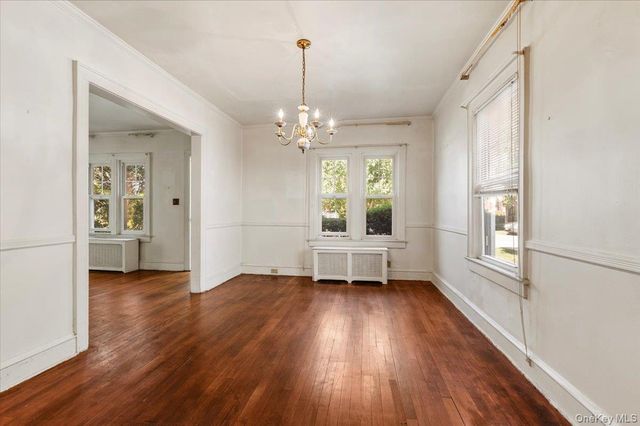 33 Lawrence Avenue, Malverne, NY 11565