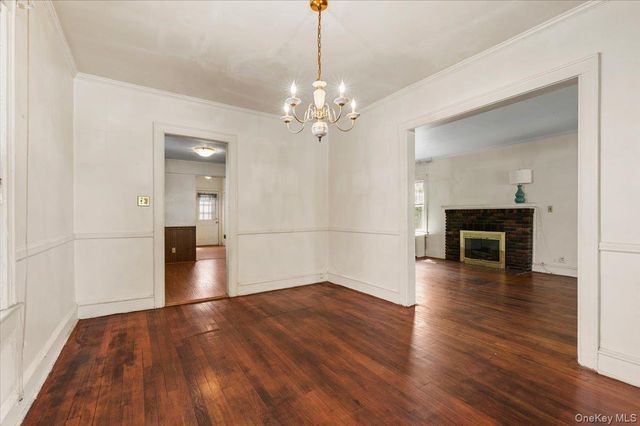 33 Lawrence Avenue, Malverne, NY 11565