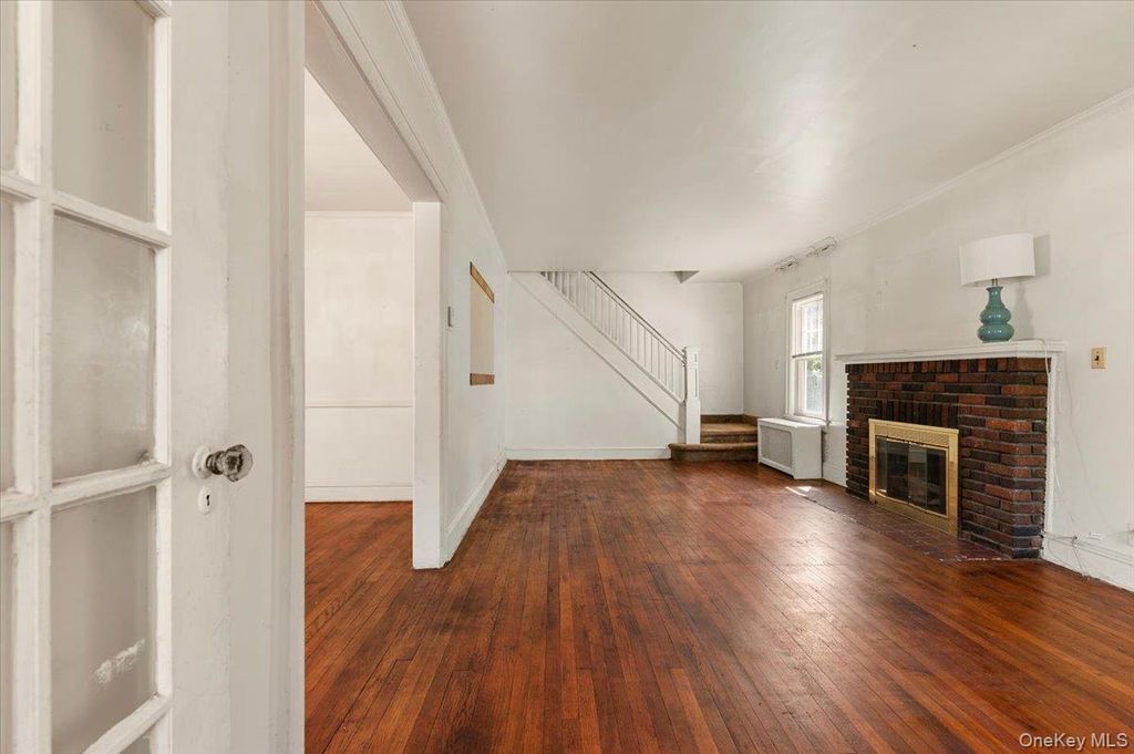 33 Lawrence Avenue, Malverne, NY 11565 — photo 4