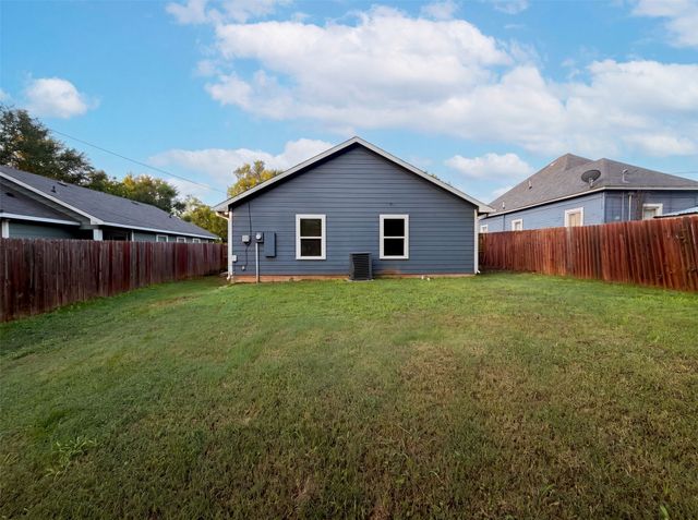 709 W Hull Street, Denison, TX 75020