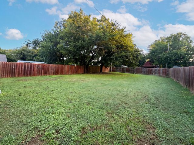 709 W Hull Street, Denison, TX 75020