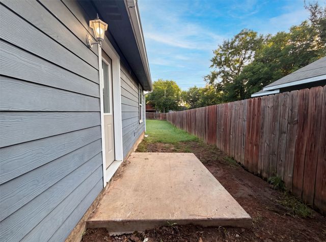 709 W Hull Street, Denison, TX 75020