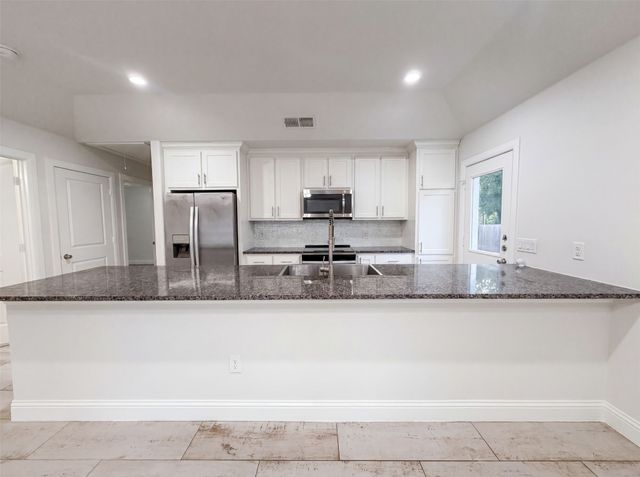 709 W Hull Street, Denison, TX 75020