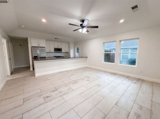 709 W Hull Street, Denison, TX 75020