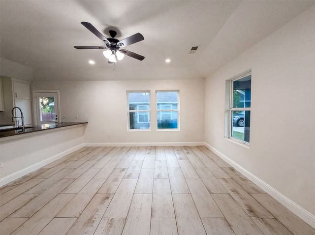 709 W Hull Street, Denison, TX 75020