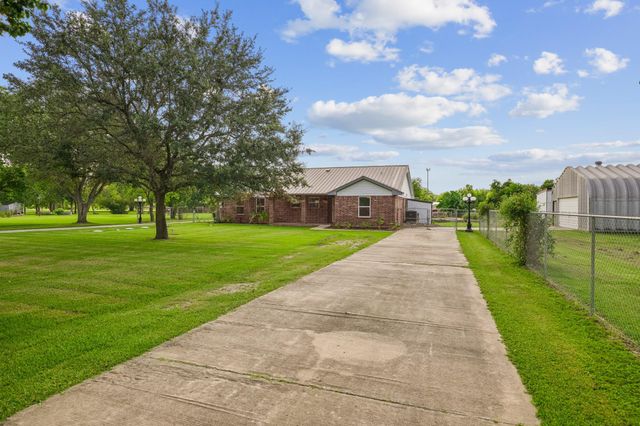 4435 S Tower Road, Santa Fe, TX 77517
