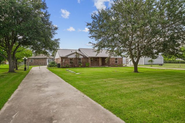 4435 S Tower Road, Santa Fe, TX 77517