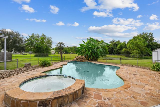 4435 S Tower Road, Santa Fe, TX 77517