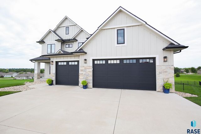 505 S Sassafras Cir Circle, Sioux Falls, SD 57110