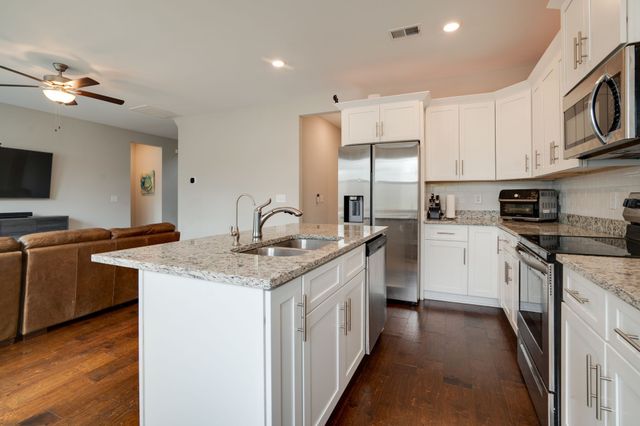 812 Bridge Creek Ln, Antioch, TN 37013