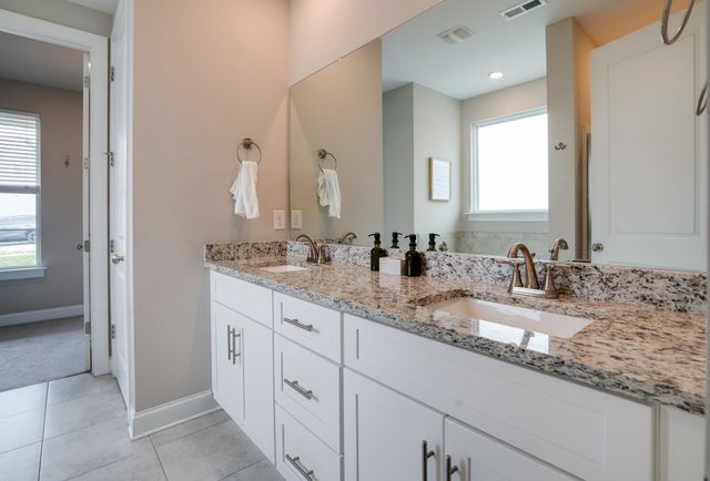 812 Bridge Creek Ln, Antioch, TN 37013