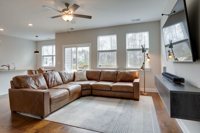 812 Bridge Creek Ln, Antioch, TN 37013