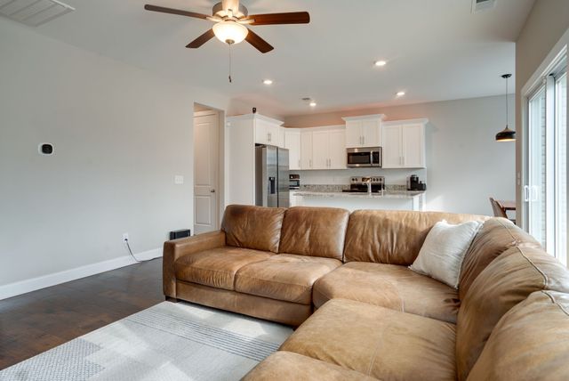 812 Bridge Creek Ln, Antioch, TN 37013